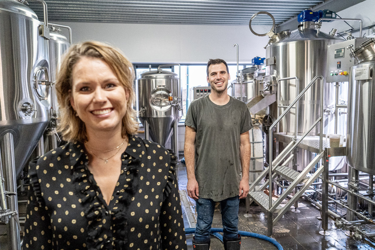 Loes en Martijn de Jong in hun eigen brouwhuis bij Brouwerij de Toekomst