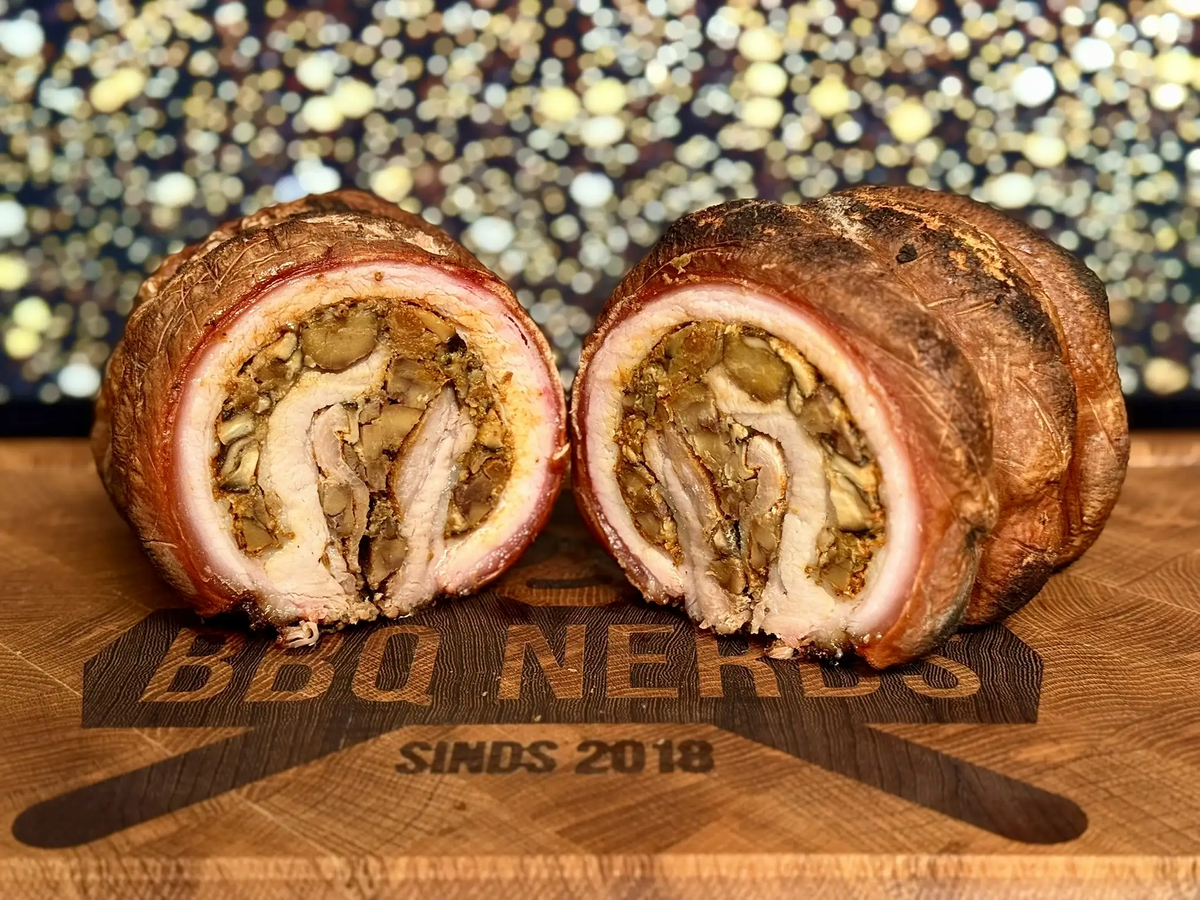 Wenn die Porchetta von BBQ Nerds fertig ist, sieht sie so aus!